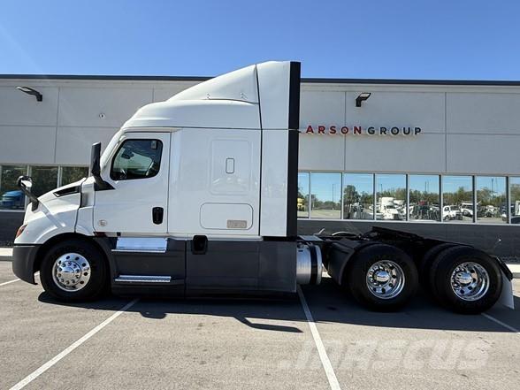 Freightliner CASCADIA 116 Vetopöytäautot