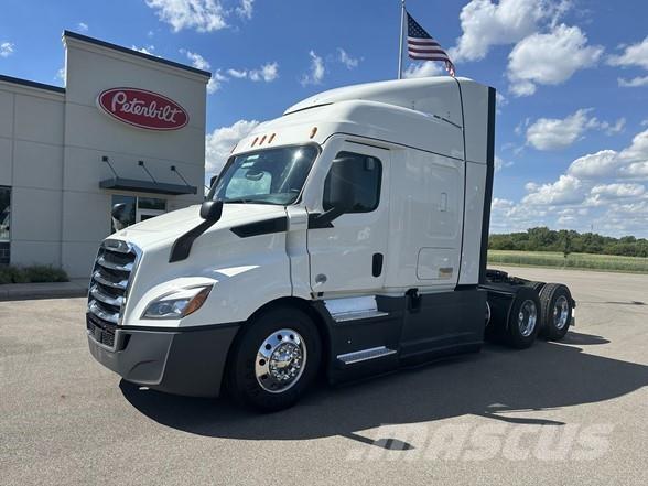 Freightliner CASCADIA 116 Vetopöytäautot