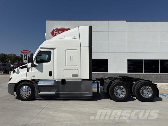 Freightliner CASCADIA 116 Vetopöytäautot