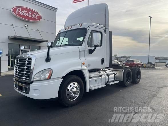 Freightliner CASCADIA 125 Vetopöytäautot