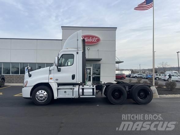 Freightliner CASCADIA 125 Vetopöytäautot
