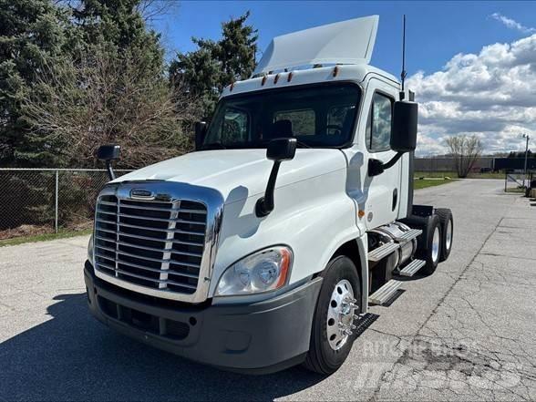 Freightliner CASCADIA 125 Vetopöytäautot