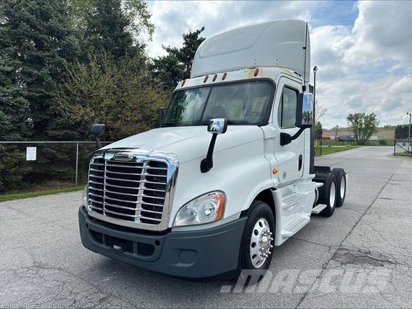 Freightliner CASCADIA 125 Vetopöytäautot
