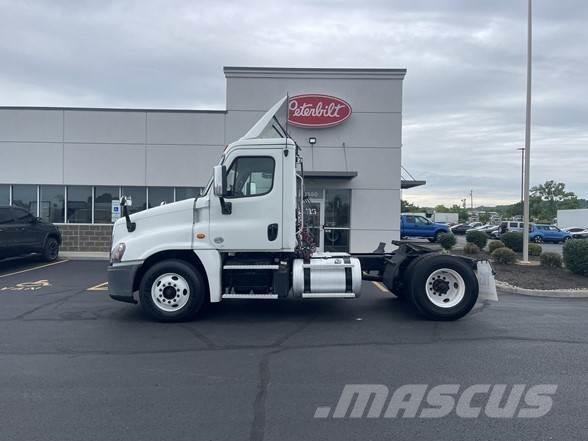 Freightliner CASCADIA 125 Vetopöytäautot
