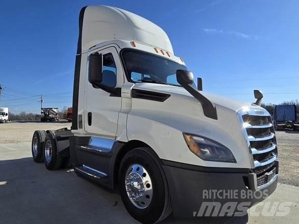 Freightliner CASCADIA 126 Vetopöytäautot