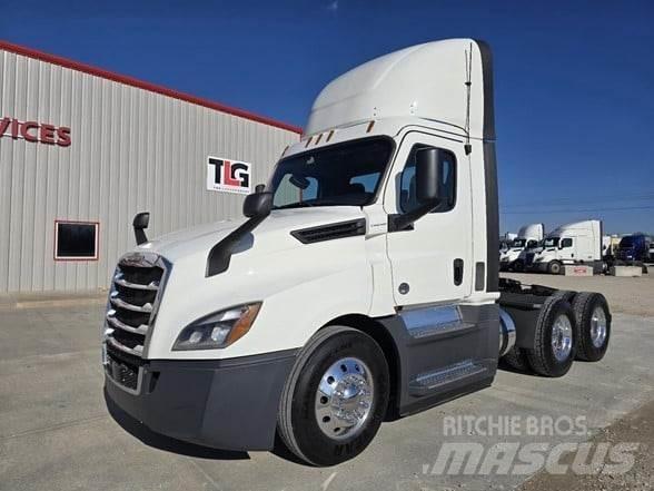 Freightliner CASCADIA 126 Vetopöytäautot