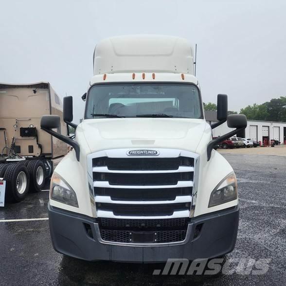 Freightliner CASCADIA 126 Vetopöytäautot