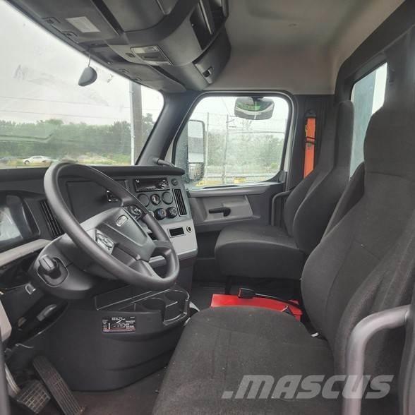 Freightliner CASCADIA 126 Vetopöytäautot