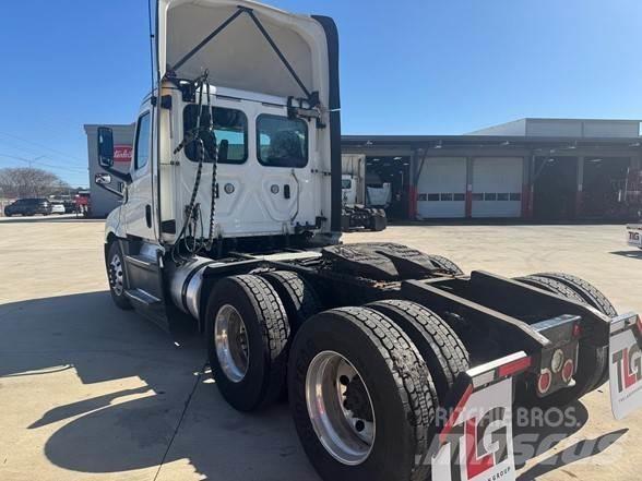 Freightliner CASCADIA 126 Vetopöytäautot