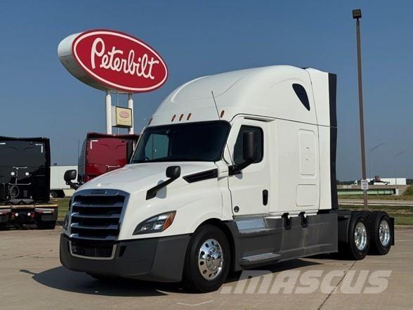 Freightliner CASCADIA 126 Vetopöytäautot