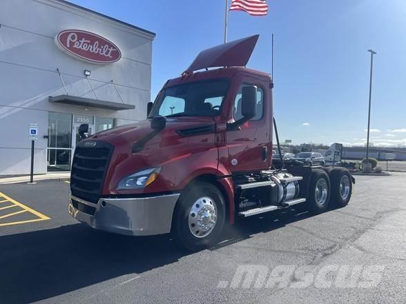 Freightliner CASCADIA 126 Vetopöytäautot