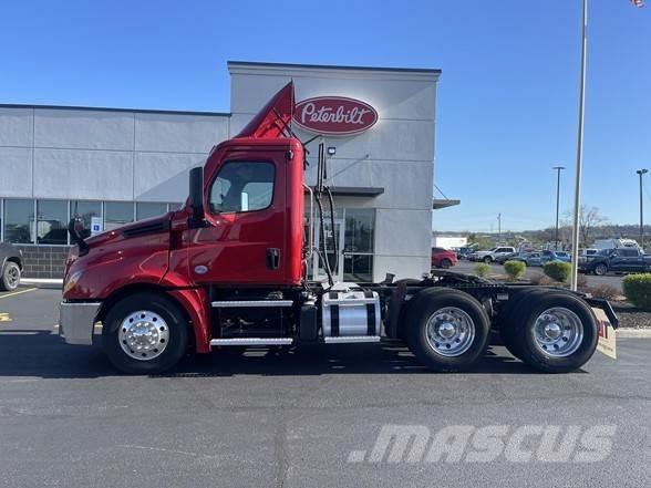 Freightliner CASCADIA 126 Vetopöytäautot