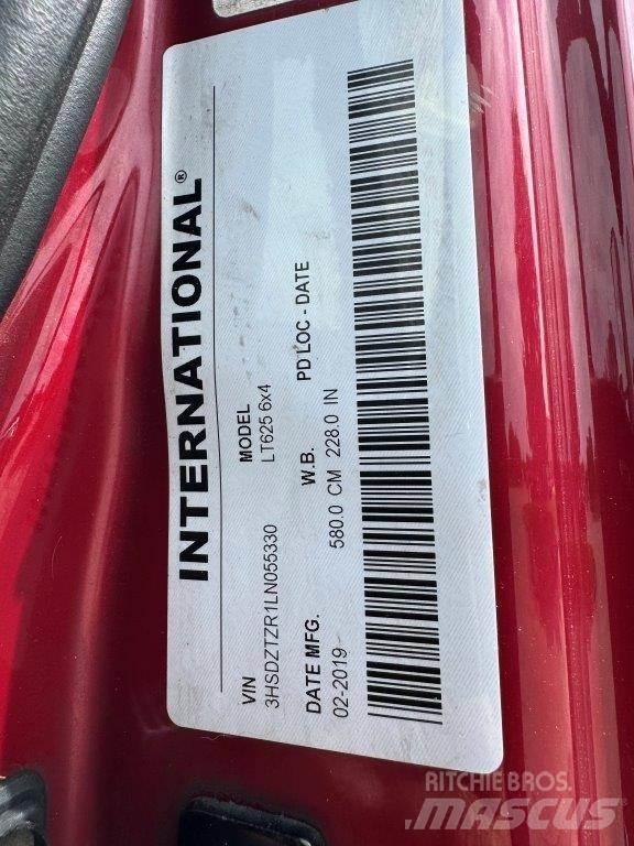 International LT Vetopöytäautot