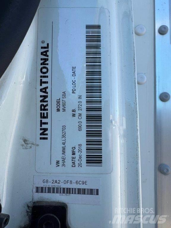 International MV Umpikorikuorma-autot