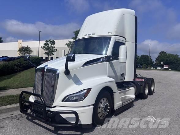 Kenworth T680 Vetopöytäautot