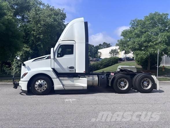 Kenworth T680 Vetopöytäautot