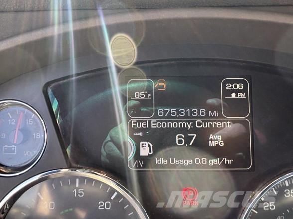 Kenworth T680 Vetopöytäautot