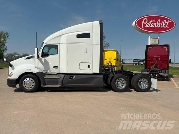 Kenworth T680 Vetopöytäautot