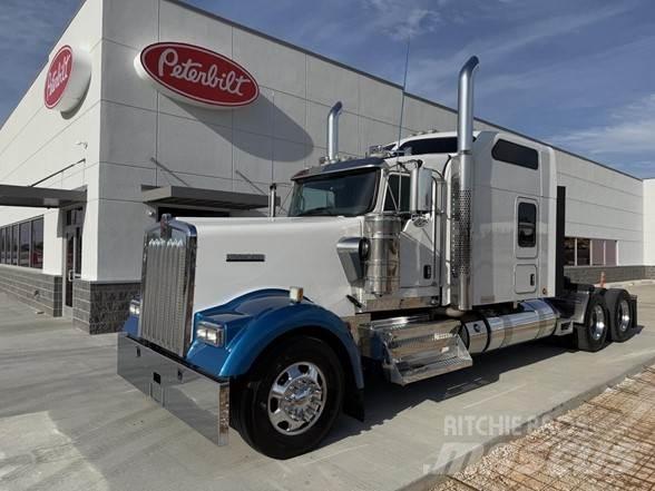 Kenworth W900B Vetopöytäautot