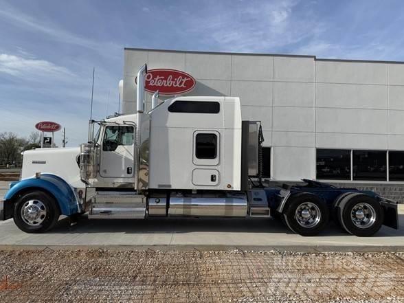 Kenworth W900B Vetopöytäautot