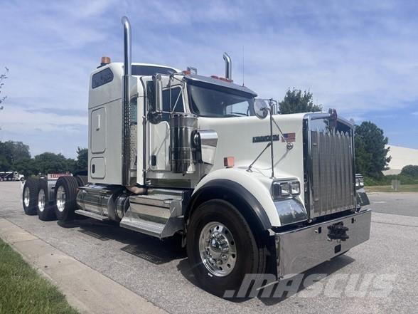 Kenworth W900B Vetopöytäautot