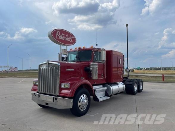 Kenworth W900B Vetopöytäautot