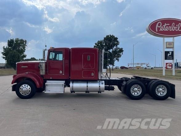 Kenworth W900B Vetopöytäautot