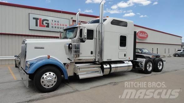 Kenworth W900L Vetopöytäautot