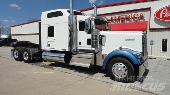 Kenworth W900L Vetopöytäautot