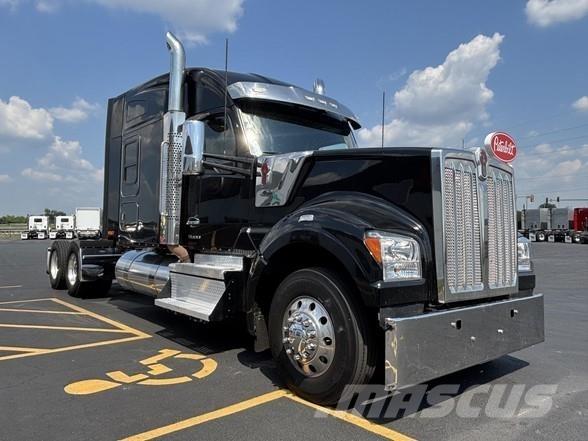 Kenworth W990 Vetopöytäautot