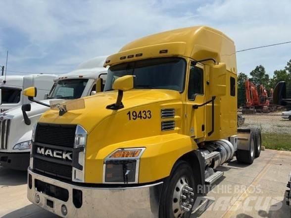 Mack ANTHEM 64T Vetopöytäautot