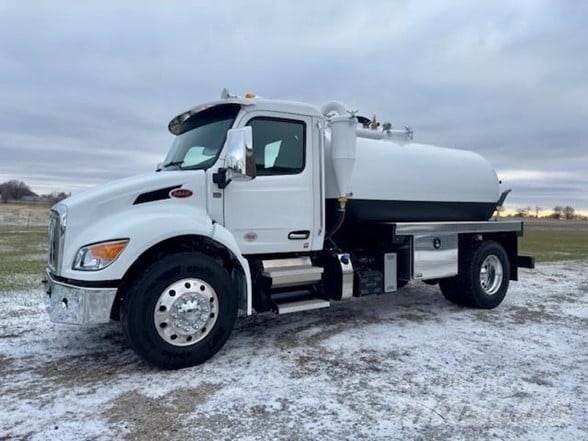 Peterbilt 536 Säiliöautot