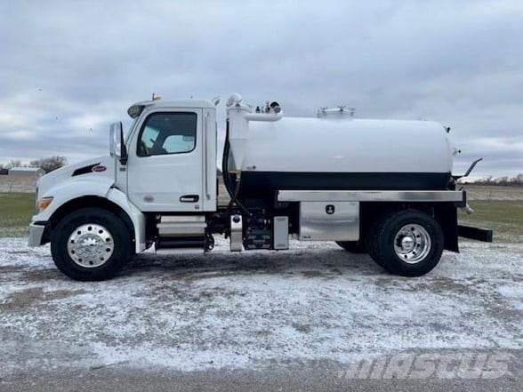 Peterbilt 536 Säiliöautot