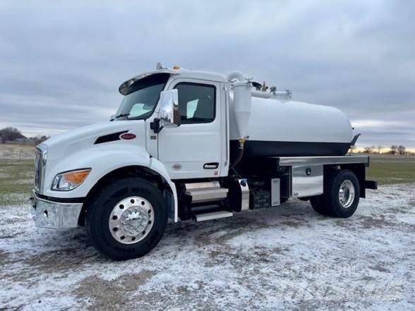 Peterbilt 536 Säiliöautot