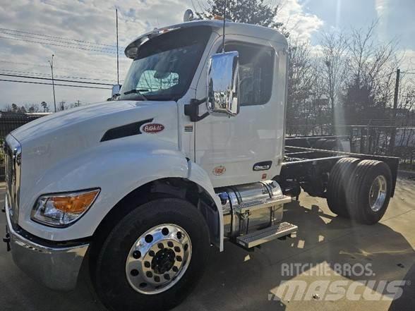 Peterbilt 536 Vetopöytäautot