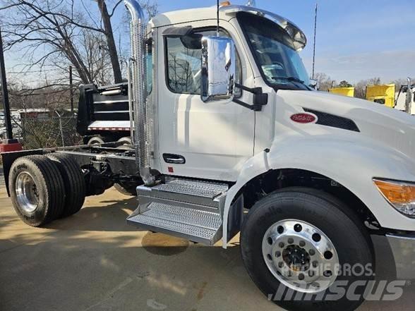 Peterbilt 536 Vetopöytäautot