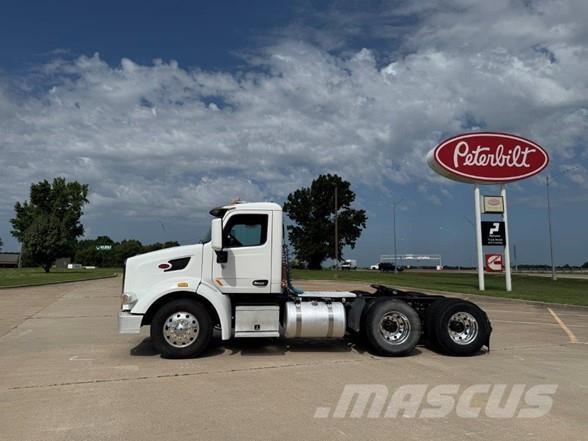 Peterbilt 567 Vetopöytäautot