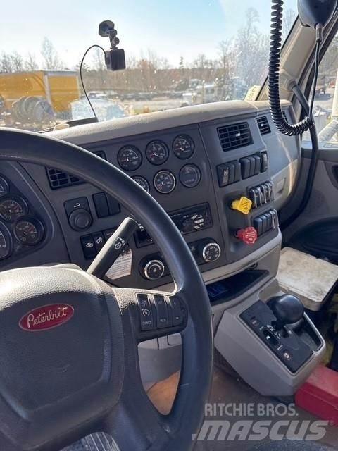 Peterbilt 567 Sora- ja kippiautot