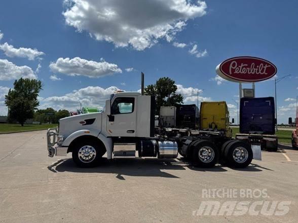 Peterbilt 567 Vetopöytäautot