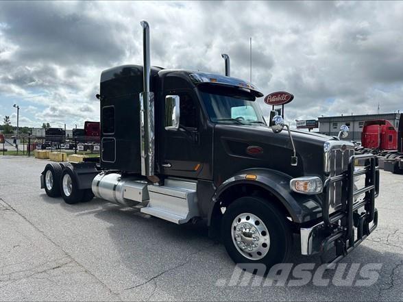 Peterbilt 567 Vetopöytäautot