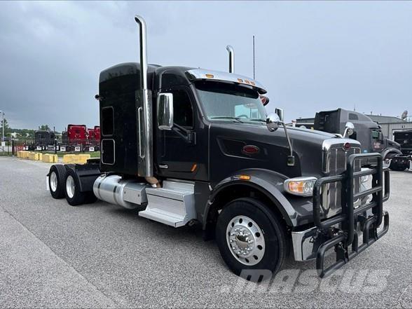 Peterbilt 567 Vetopöytäautot