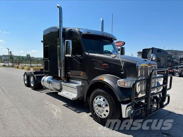 Peterbilt 567 Vetopöytäautot