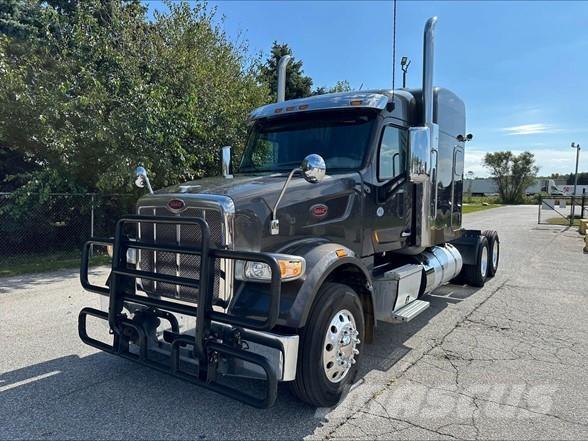 Peterbilt 567 Vetopöytäautot