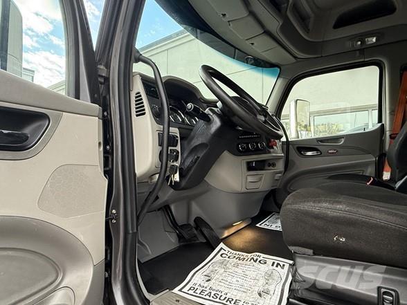 Peterbilt 567 Vetopöytäautot