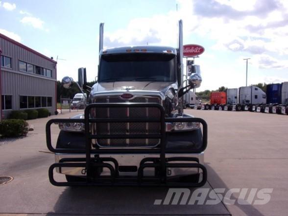 Peterbilt 567 Vetopöytäautot