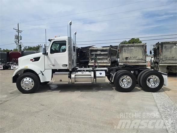 Peterbilt 567 Vetopöytäautot