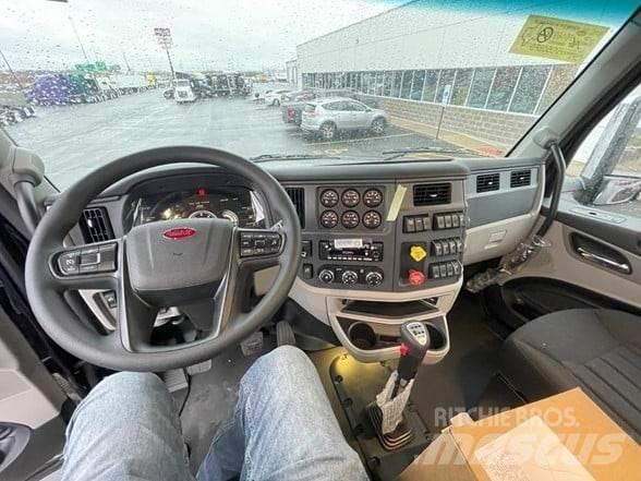 Peterbilt 567 Vetopöytäautot