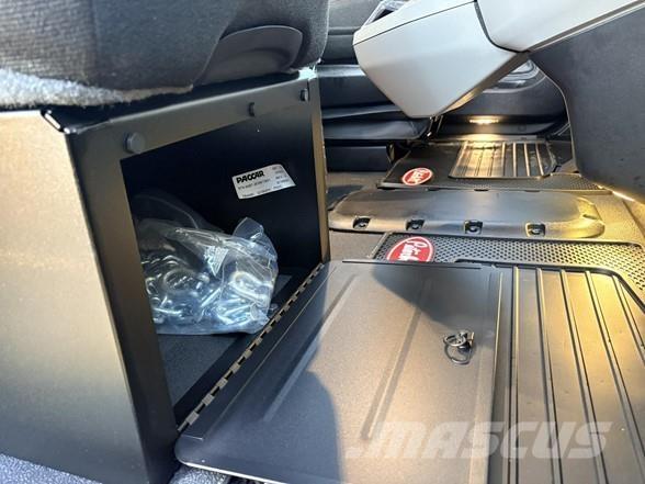 Peterbilt 567 Sora- ja kippiautot