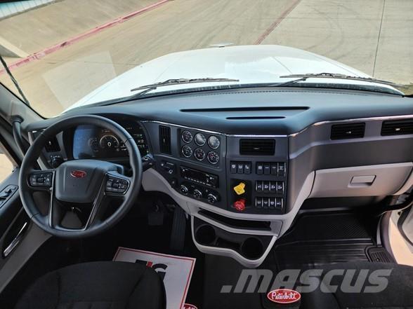 Peterbilt 567 Vetopöytäautot