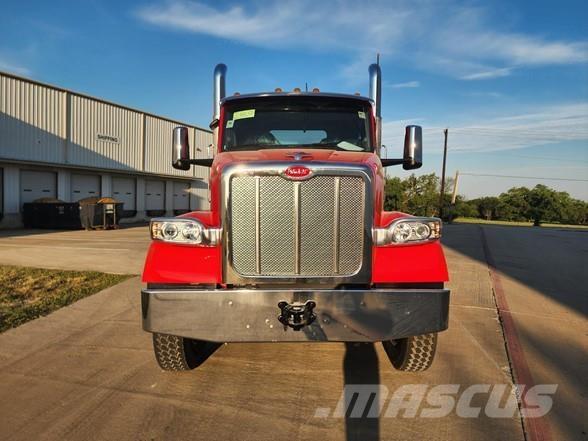 Peterbilt 567 Vetopöytäautot